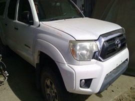 2013 TOYOTA TACOMA WHITE SR5 CREW CAB 4.0 AT 4WD.  Z24846
